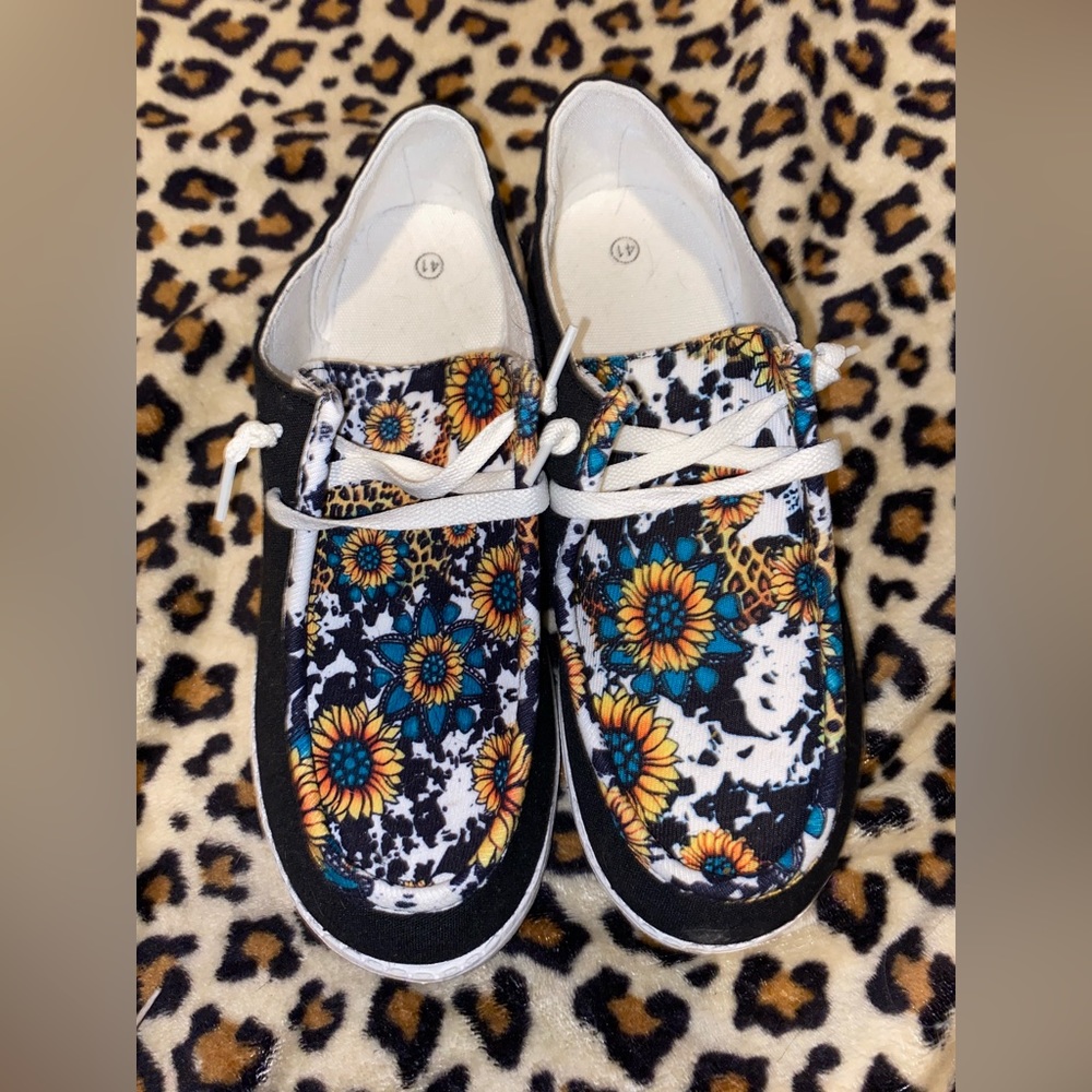 Cow print woman knock off hey dudes size 9 1/2